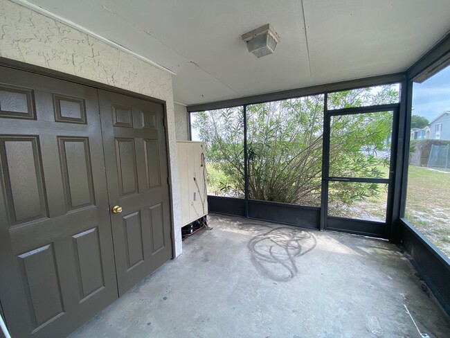 Building Photo - 2Bdrm 1.5Bath -- Townhome near UCF and Wat...