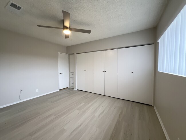 Building Photo - 8622 5th St