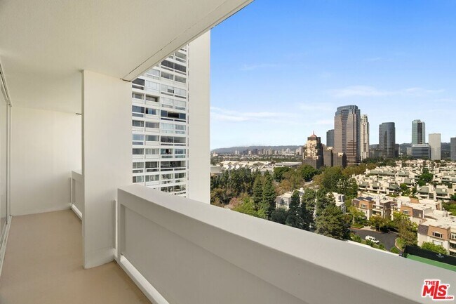 Building Photo - 2222 Ave of the Stars