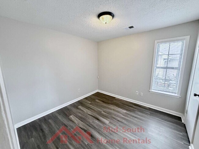 Building Photo - 4505 Villagreen Dr