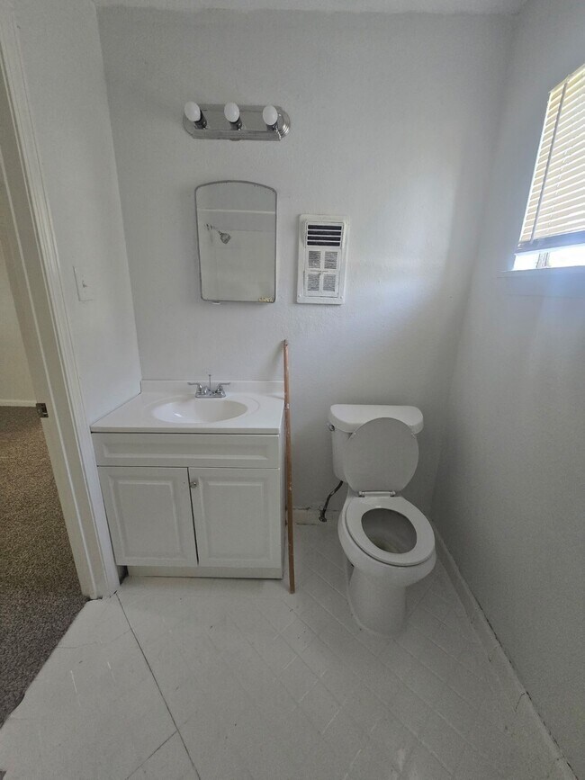 Building Photo - 2518 Lidstone St