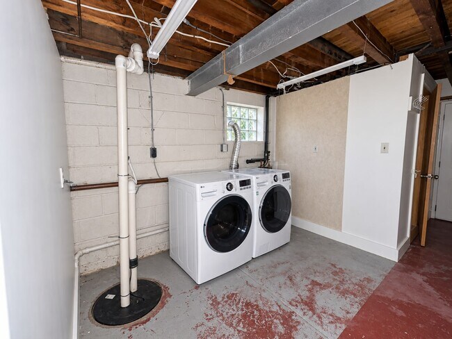 Building Photo - 6797 Lawnton St