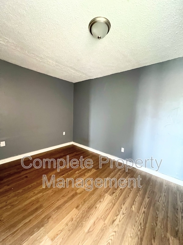 Building Photo - 1117 42nd Pl N