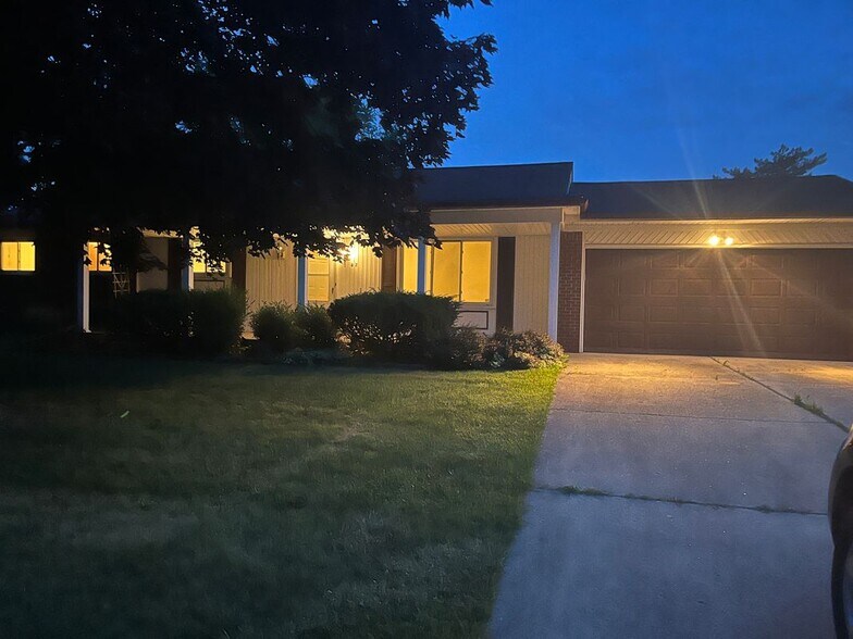 Building Photo - 87 Carter Ave