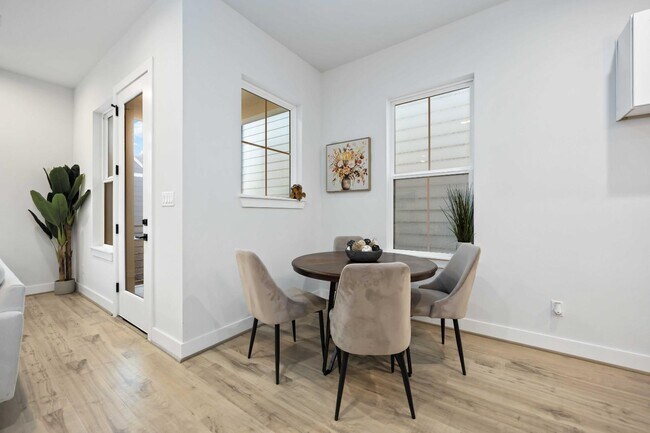 Building Photo - 6117 Campo Vista Dr