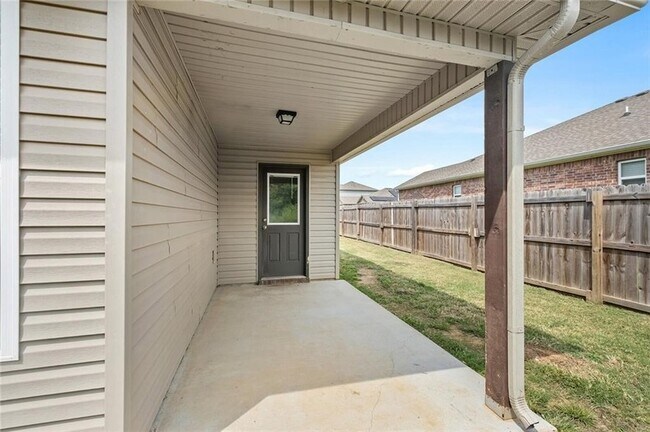 Building Photo - 313 Wood Creek St