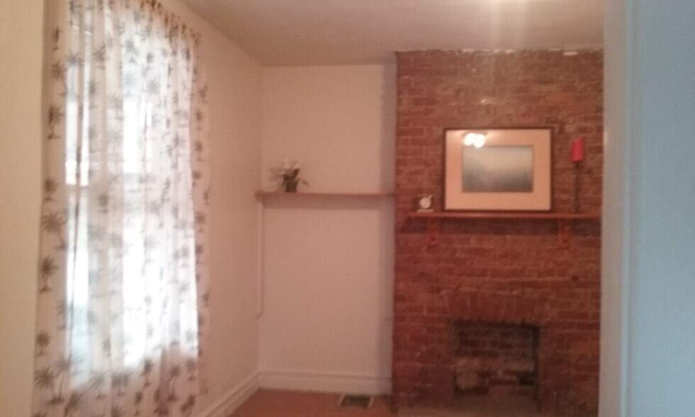 Living Room - 70 Glenbury St