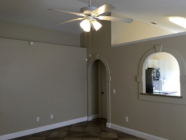 Building Photo - 10122 Richardson Ct