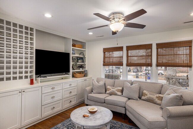 Building Photo - 826 Symmes Dr