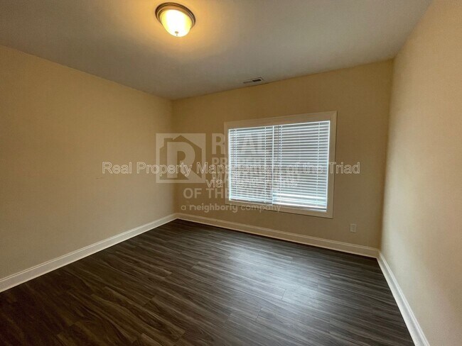 Building Photo - 206 Hassellwood Dr