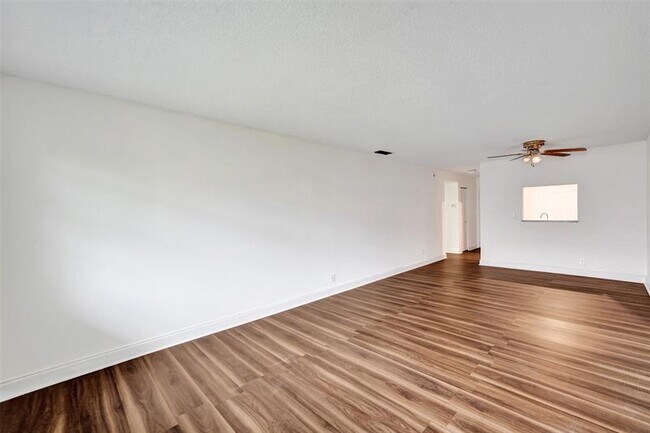 Building Photo - 2518 Riverside Dr