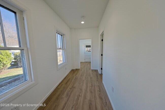 Building Photo - 318 W Main St