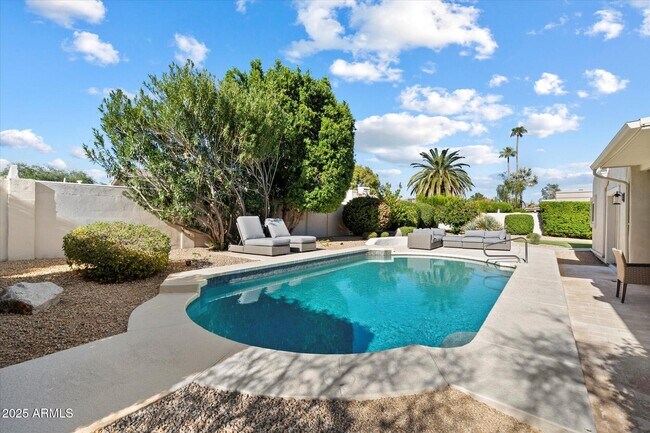 Building Photo - 8338 E San Rafael Dr