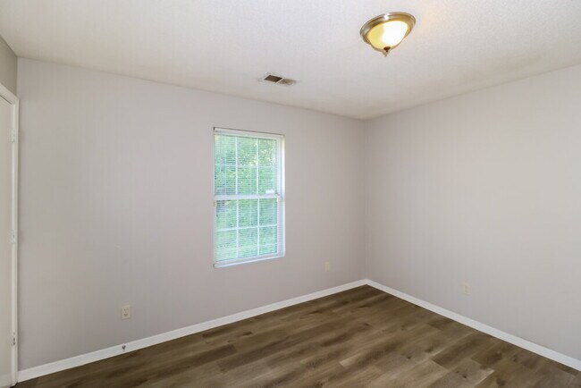 Building Photo - 4680 Waterfront Oak Dr