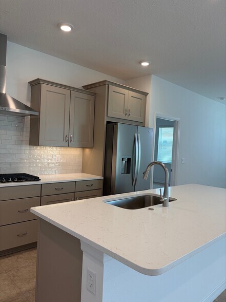 Building Photo - 5754 Southwest 71st Avenue
