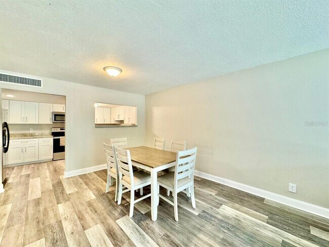 Building Photo - 220 Belleview Blvd