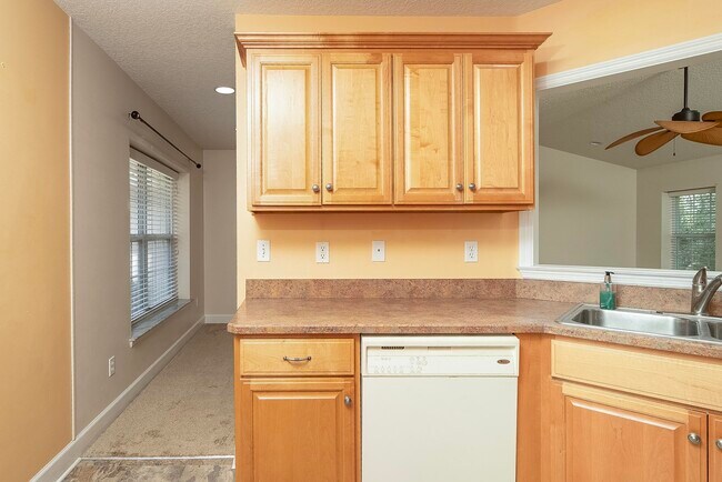 Building Photo - 4040 Red Pine Ln