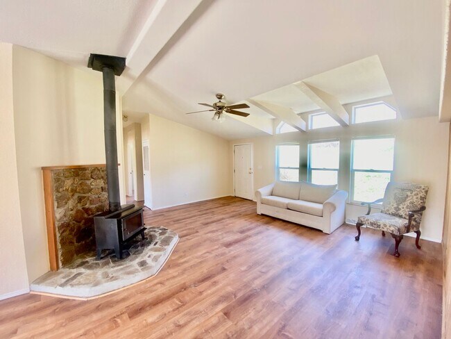 Building Photo - Serene, beautiful home in the Lower Blanco area of Pagosa!!