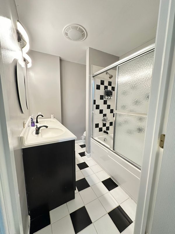 Building Photo - 1094 Porter Dr