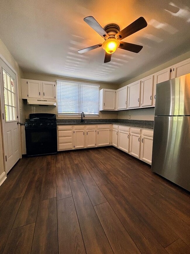 Building Photo - Updated Emmaus Rental