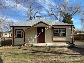 Building Photo - 1254 Benton St