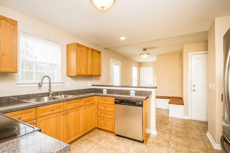 Building Photo - 1549 Bridgecrest Dr
