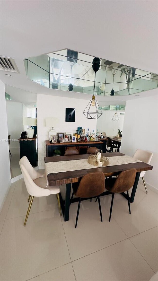 Building Photo - 3610 Yacht Club Dr