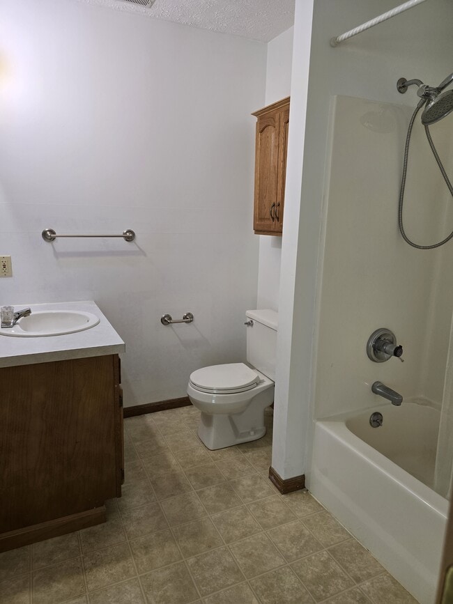 Building Photo - 533 E Main St