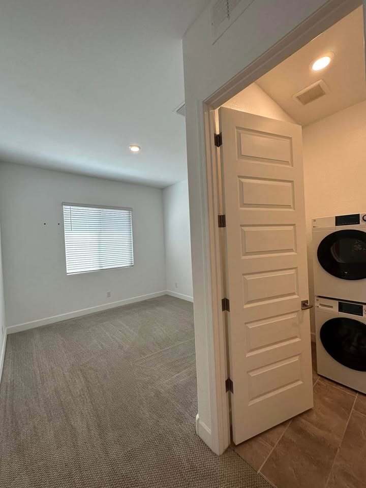 Building Photo - 6219 S 25th Pl