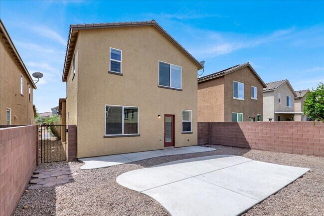 Building Photo - Immaculate 3 Bed / 2.5 Bath Home for Lease...