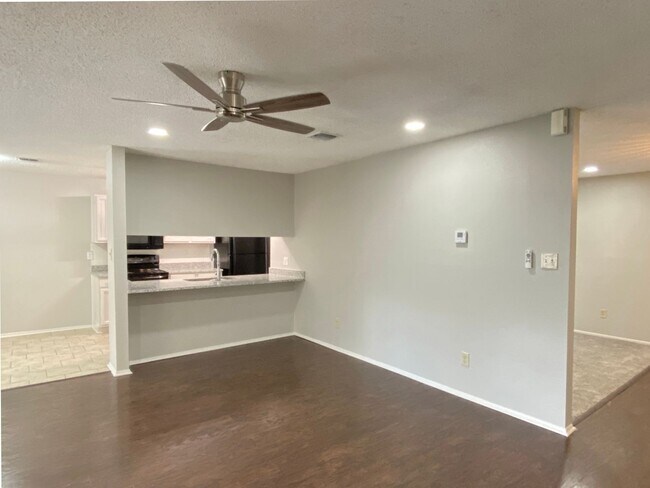 Building Photo - 7146 Spring Grove Dr