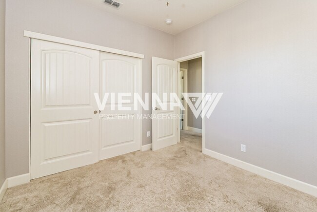 Building Photo - 400 Dormarin Pl