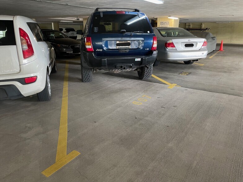 Building Photo - 14 Aulike St