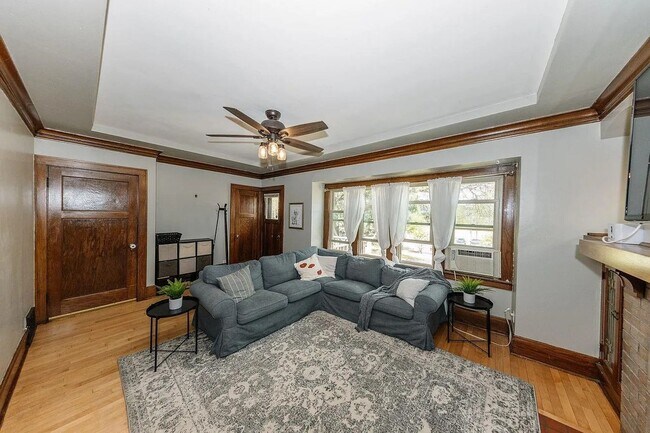 Building Photo - DG-1549 N 57th Street