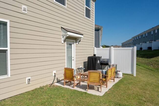 Building Photo - 447 Augustine Dr