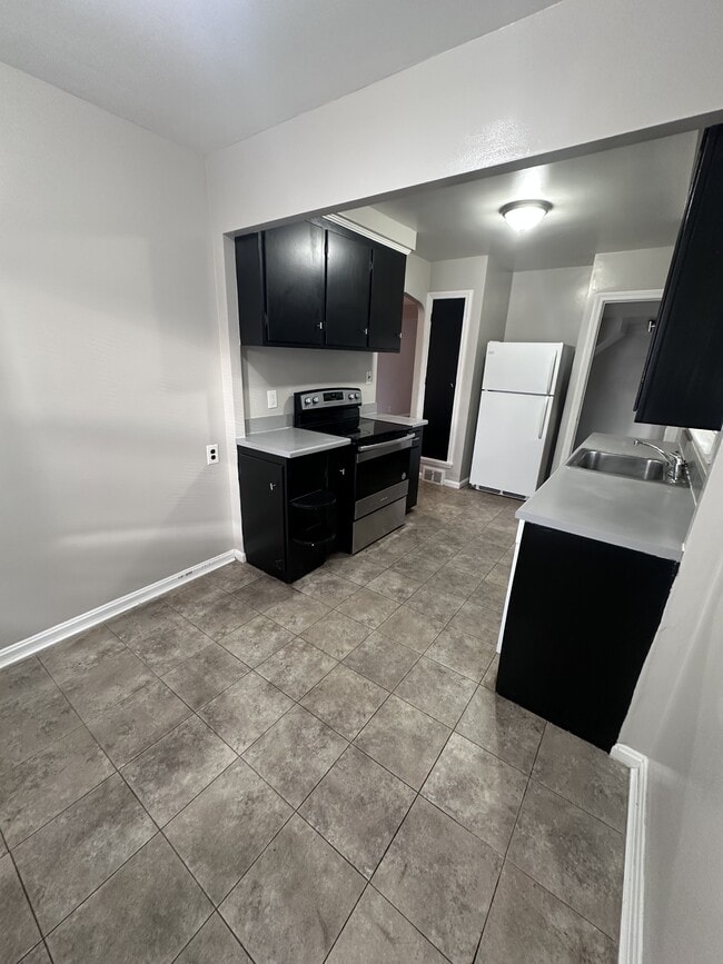 Building Photo - 1240 Avondale Rd