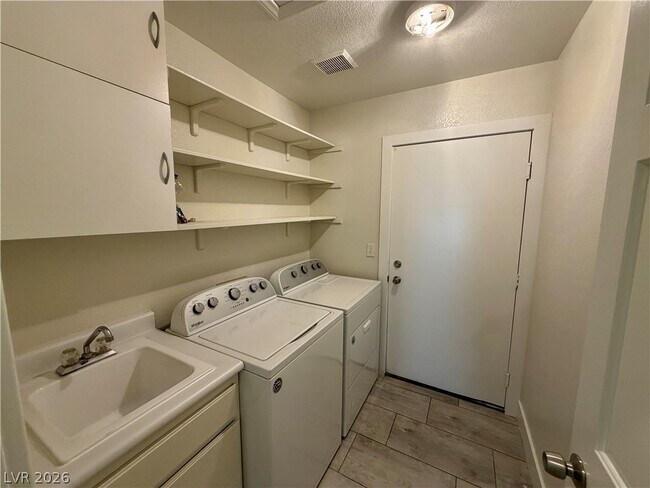 Building Photo - 124 Lemongold St