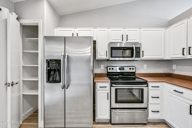 Building Photo - 3735 W Charlotte Dr