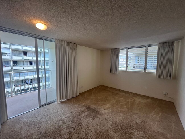 Building Photo - 1521-BK
