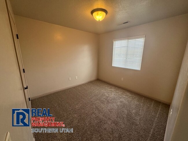 Building Photo - Millcreek Springs Townhome