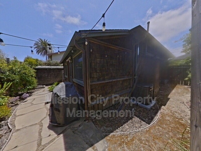Building Photo - 1110 Curley Ave