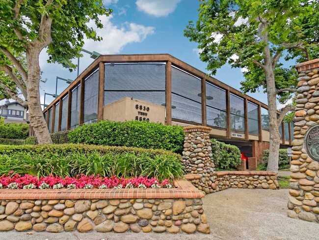 Building Photo - Water, Sewer, Trash Included! Fireplace, Washer, Dryer, 2 Assigned Parking, Garage, Open Floor Pl...