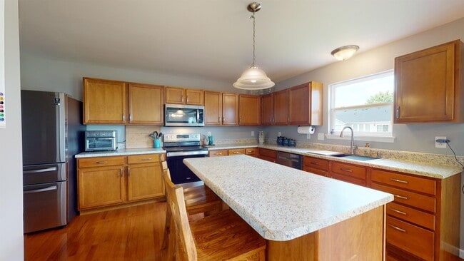 Building Photo - 817 Saybrook Falls Dr