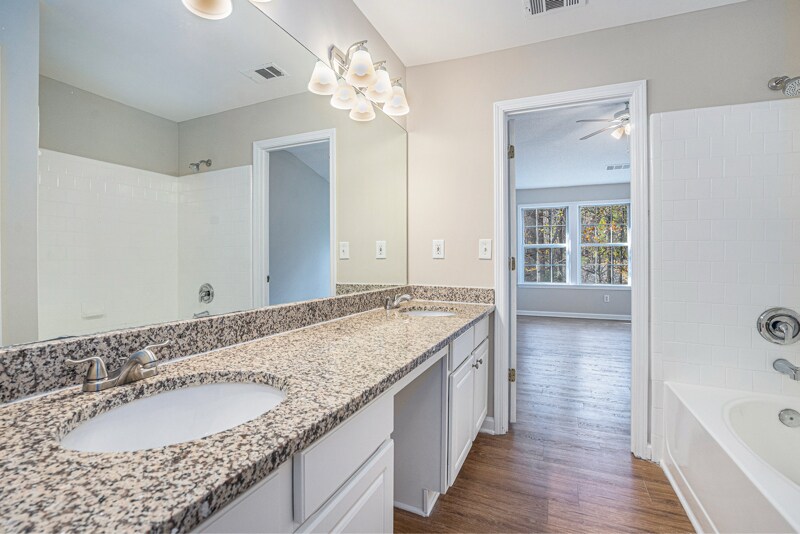 Building Photo - 2894 Regent Walk Dr