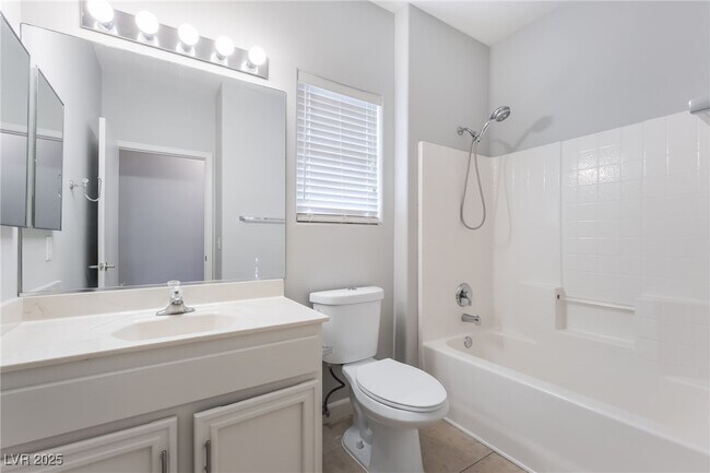 Building Photo - 2571 Thatcher Ave