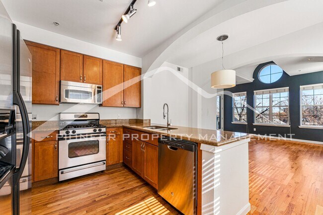 Building Photo - Stunning Condo in Denver with AC in a Grea...