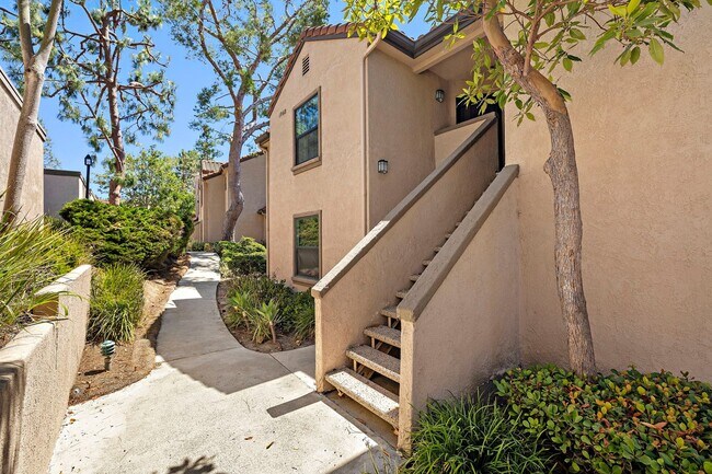 Building Photo - 1060 Calle Del Cerro