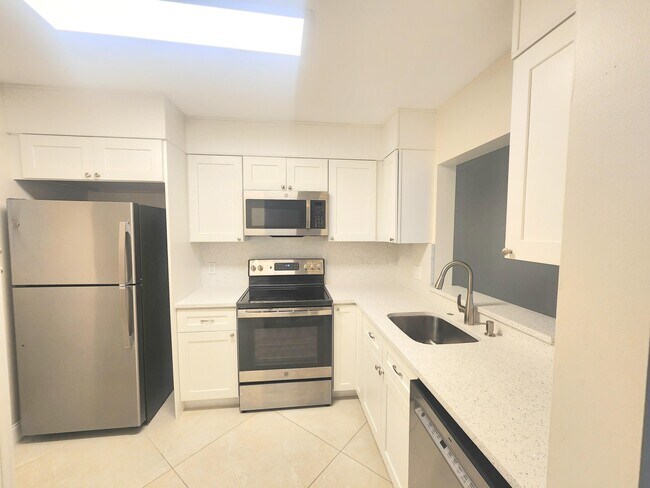 Building Photo - 3178 Via Poinciana