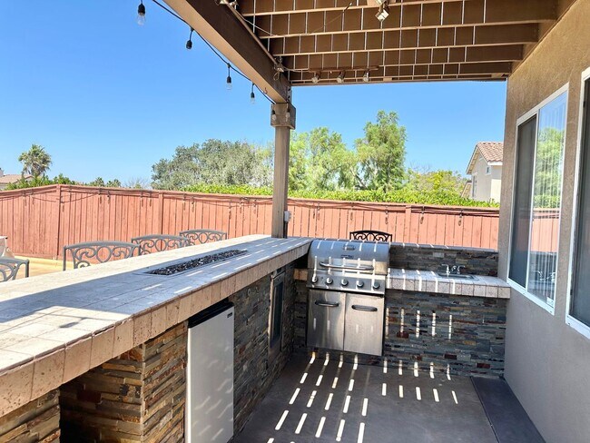 Building Photo - 1508 Robles Dr