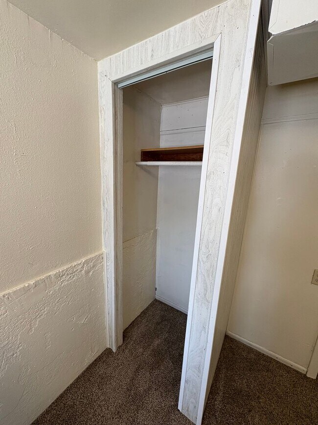 Building Photo - Spacious and charming 4 Bed Home in Convenient West Toledo Location